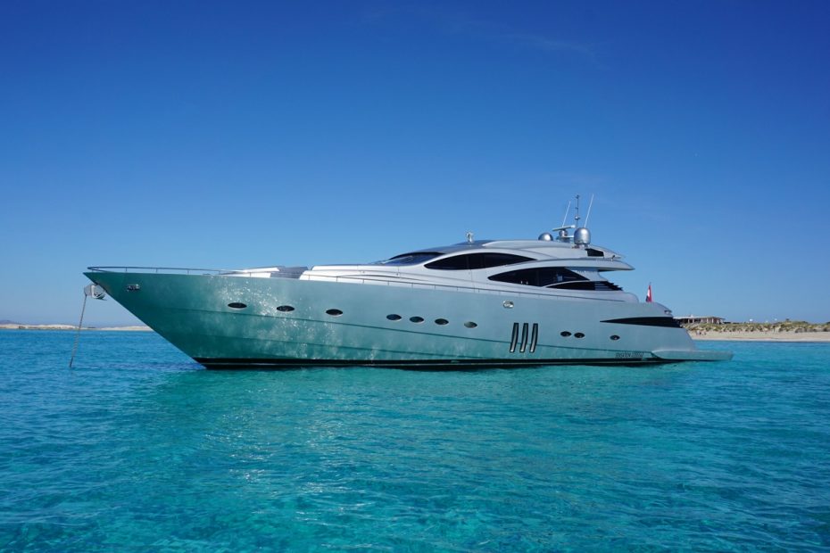 Pershing 90