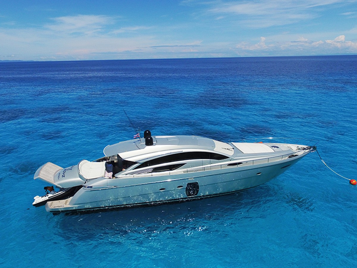 Pershing 72